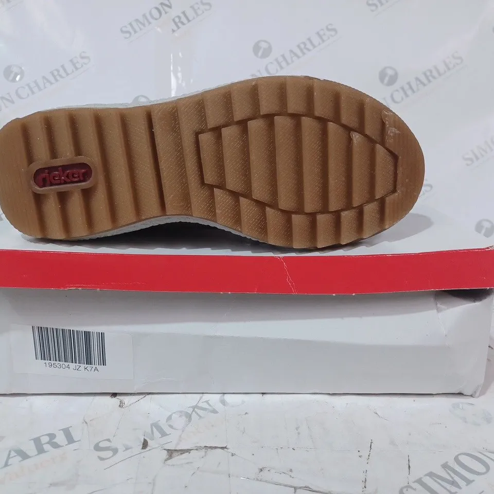 BOXED PAIR OF RIEKER WARM HIKING BOOTS, KHAKI - SIZE 7.5