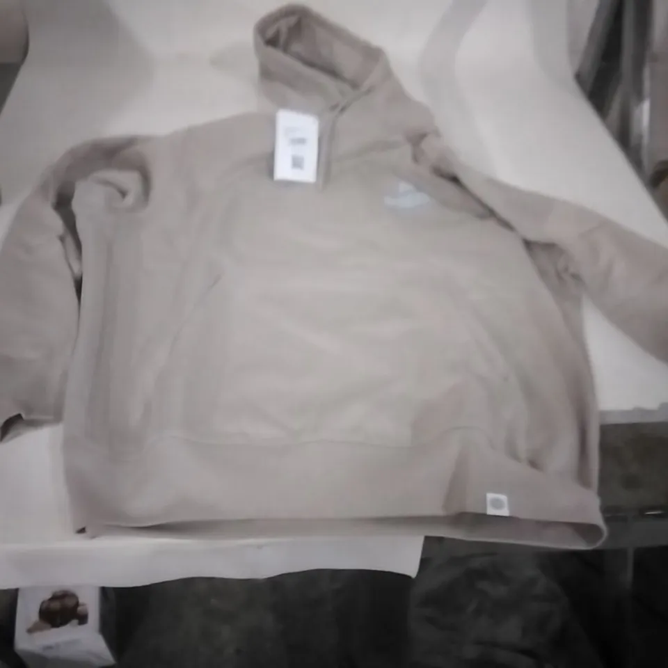BOXED NEW TO CONTAIN APPROXIMATELY 4 BRASS MONKEY MENS BUILT DIFFERENT HOODY CLAY SIZE XXL