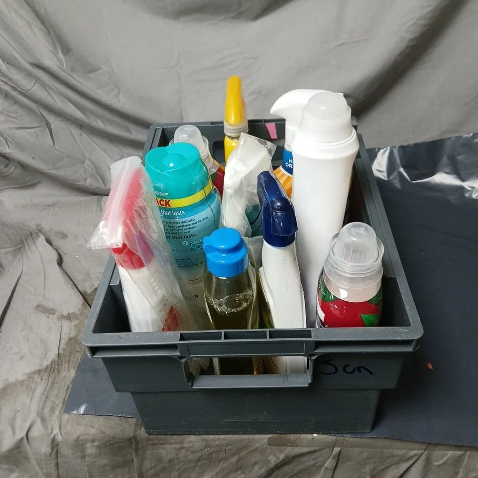 APPROXIMATELY 12 ASSORTED HOUSEHOLD ITEMS TO INCLUDE COMFORT, PERSIL, ASTONISH, SMOL ETC