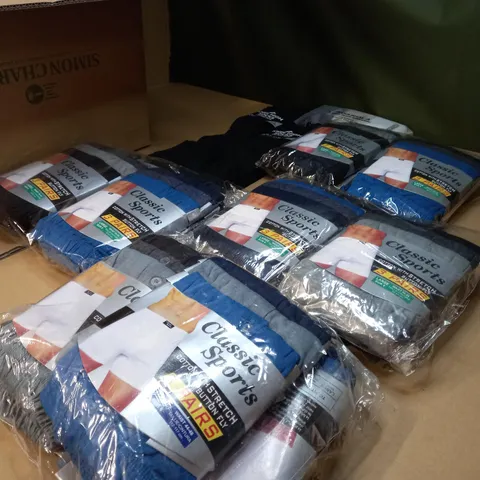 LOT OF APPROX. 10 ASSORTED CLOTHING ACCESSORIES IN VARYING SIZES/COLOURS/STYLES TO INCLUDE: BOXERS, SOCKS