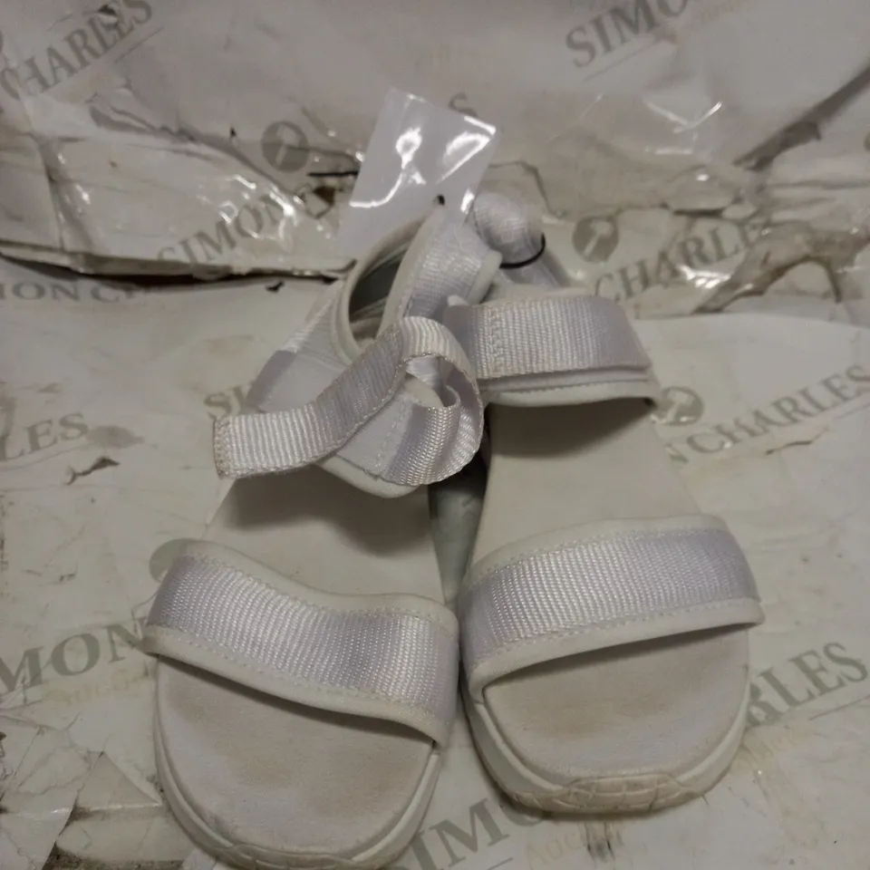 SKECHERS UNO NEW SESH DOUBLE STRAP SANDA