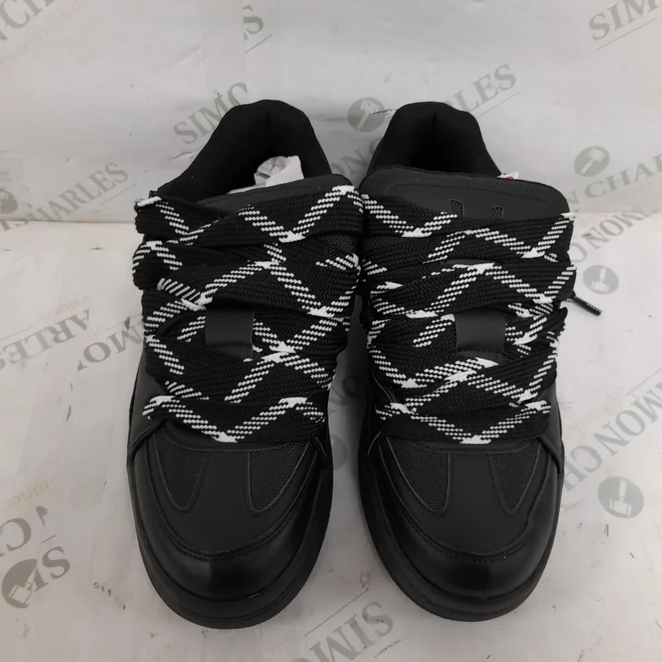 BERSHKA WIDE FOOT RAISED SOLE SHOES IN BLACK - SIZE 42