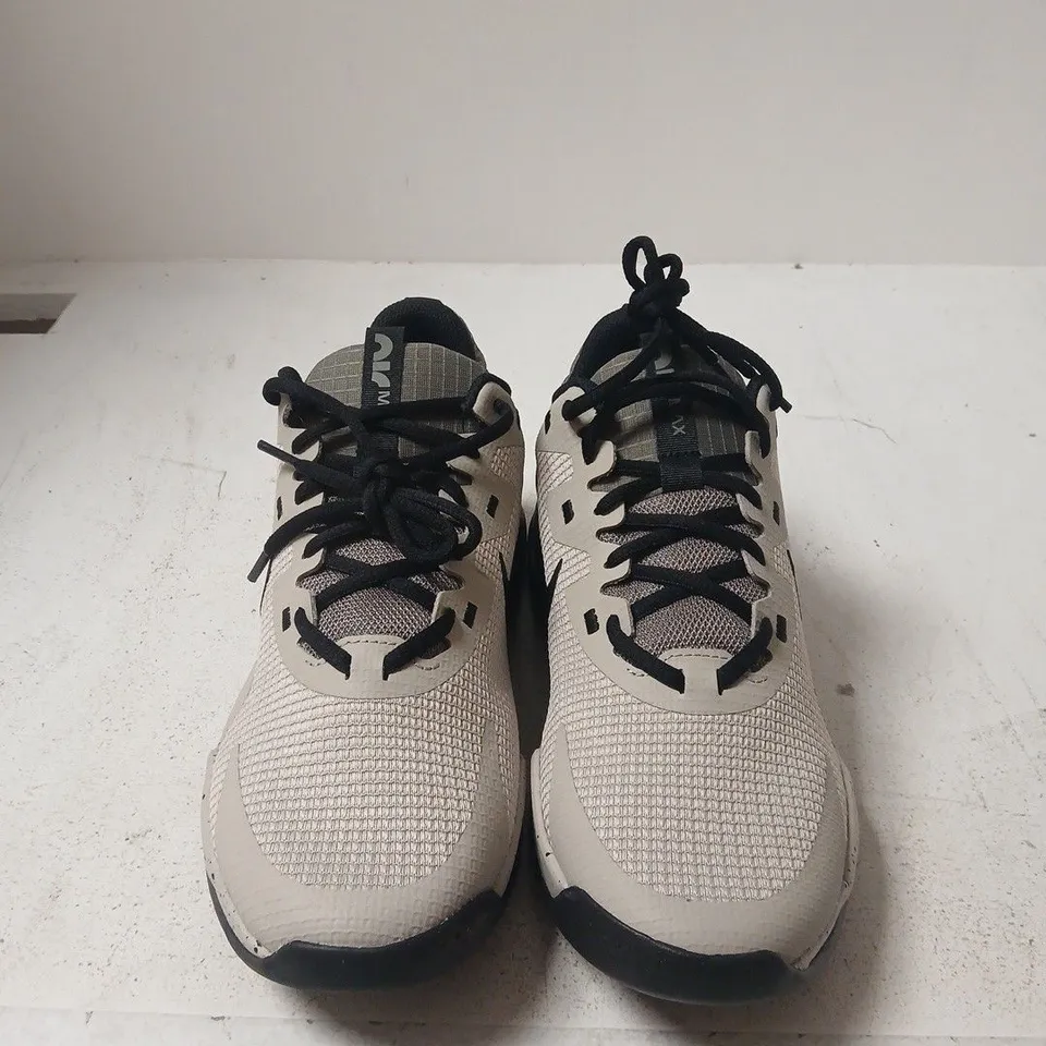 NIKE AIR MAX RUNNING SHOES – SIZE 7.5