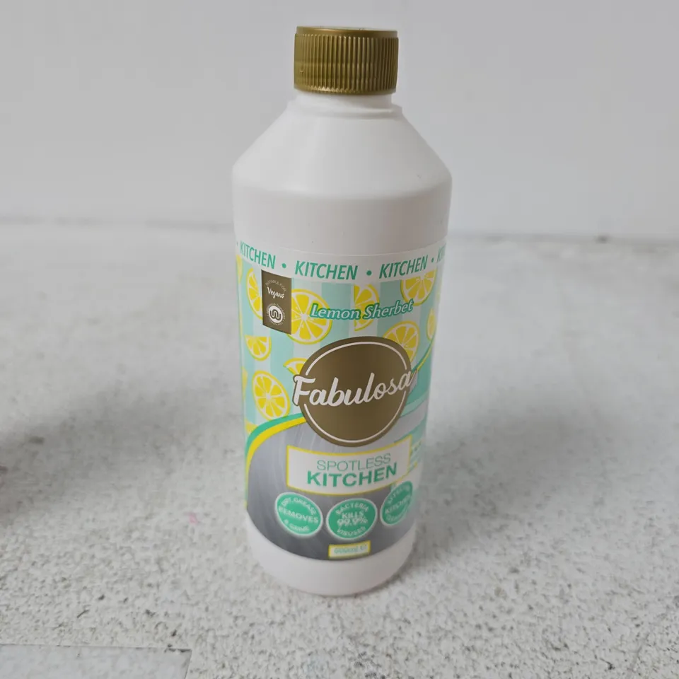 APPROXIMATELY 15 ASSORTED HOUSEHOLD LIQUIDS INCLUDING FABULOSA SPOTLESS KITCHEN AND FABULOSA DAZZLING BATHROOM