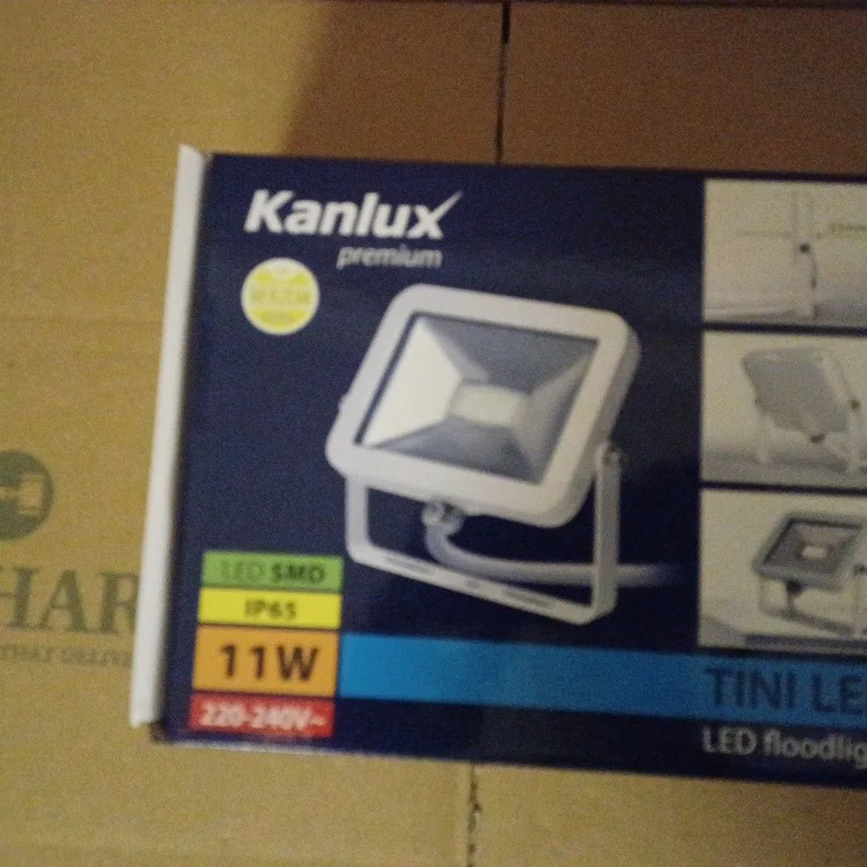 BRAND NEW KANLUX TINI LED FLOODLIGHT 11W-WW-W WHITE