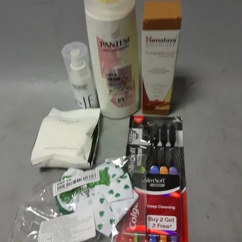 APPROXIMATELY 20 ASSORTED HEALTH & BEAUTY ITEMS TO INCLUDE - ELF SETTING MIST, PANTENE SHAMPOO AND TROPIC FACE CLOTH