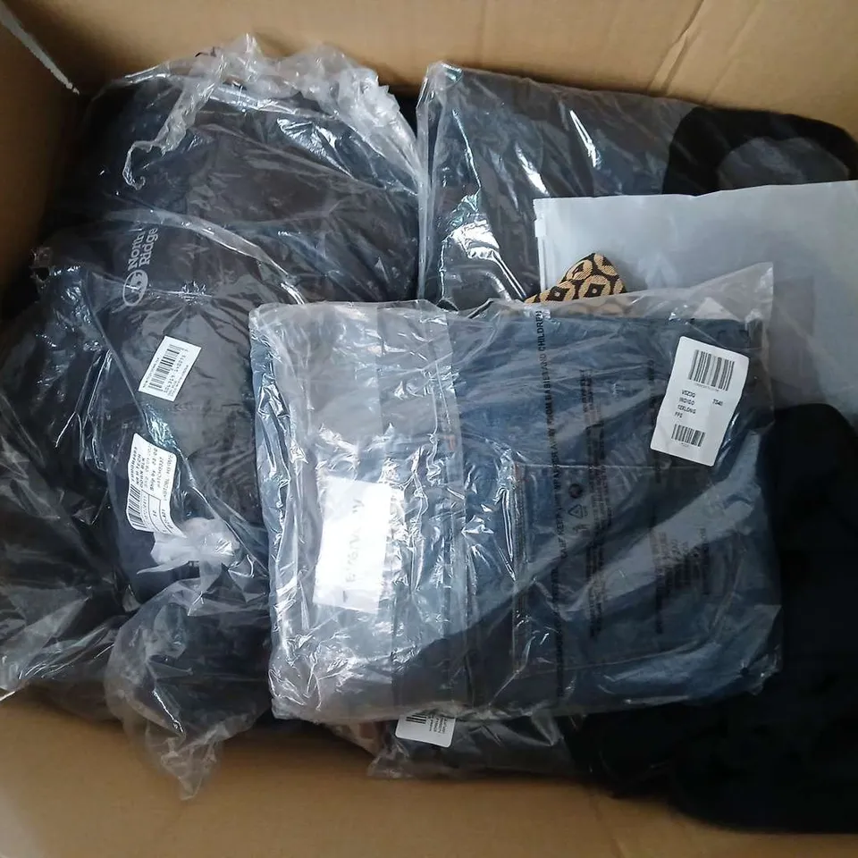 LARGE BOX OF ASSORTED CLOTHING ITEMS IN VARIOUS SIZES, STYLES AND COLOUR TO INCLUDE SCARF, DRESS, JEANS, ETC