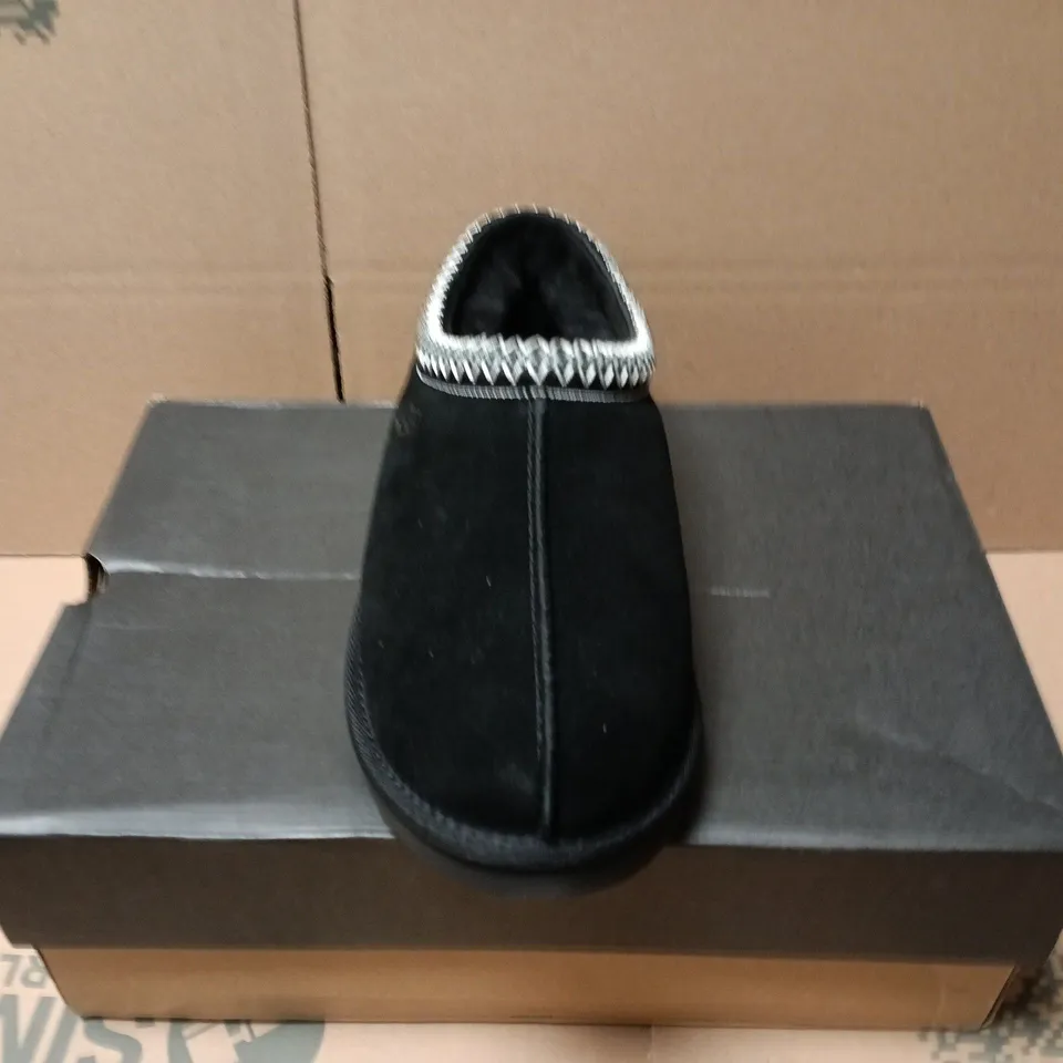 BOXED PAIR OF UGG M TASMAN II IN BLACK - UK 9