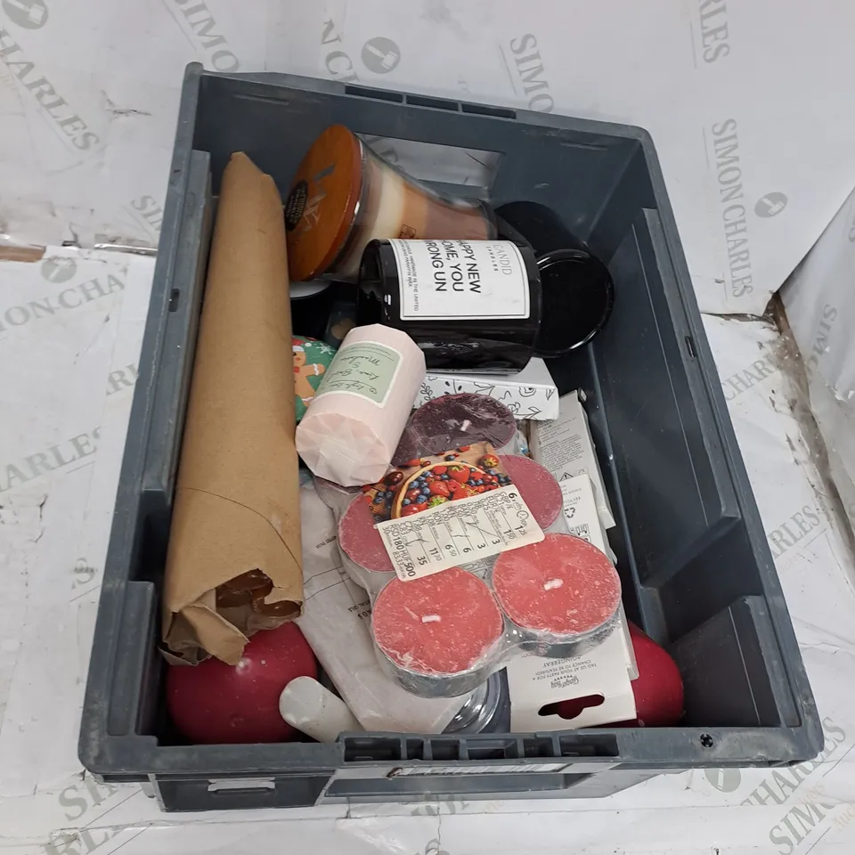 TOTE OF APPROX. 15 ASSORTED CANDLES