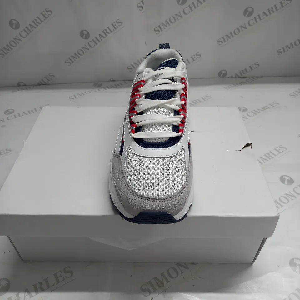 BOXED UMBRO NEPTUNE WOMENS TRAINERS SIZE 7