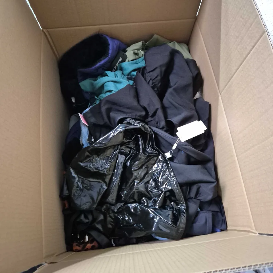 BOX OF APPROXIMATELY 25 ASSORTED CLOTHING ITEMS INCLUDING BEIGE JUMPER , ELASTICATED WAIST JEANS AND BRIGHT ORANGE CORDS