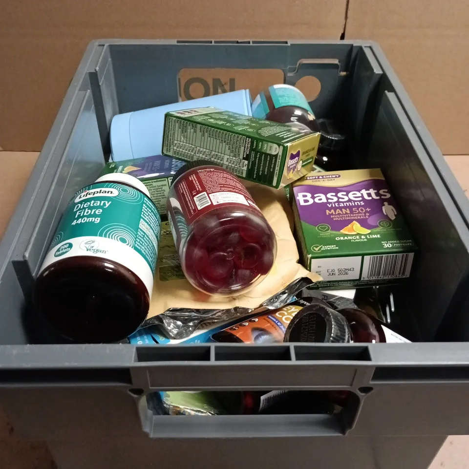 TOTE OF APPROXIMATELY 20 ASSORTED HEALTH/VITAMIN RELATED ITEMS TO INCLUDE BASSETTS MAN 50+, BEET ROOT GUMMIES, TEEN MULTIVITAMIN GUMMIES, DIETARY FIBRE ETC