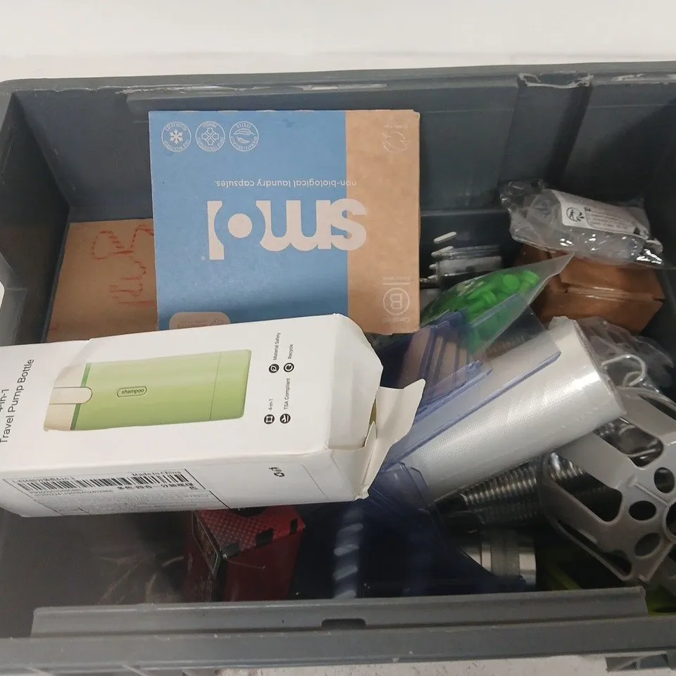 APPROXIMATELY 15 ASSORTED HOUSEHOLD PRODUCTS TO INCLUDE TRAVLE BOTTLE , CARD PROTECTORS AND REGULAR TOP LOADER