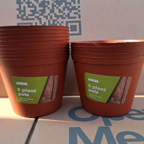 PALLET OF A LARGE AMOUNT OF ASSORTED ROUND PLASTIC PLANT POTS - COLLECTION ONLY 
