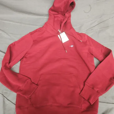 GANT REG SHIELD HOODIE IN PLUMPED RED - SMALL