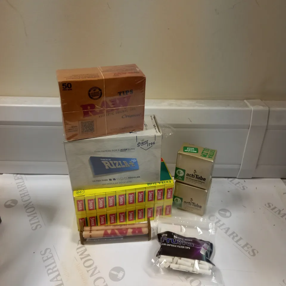 LOT OF APPROX 40 CIGARETTE ACCESSORIES