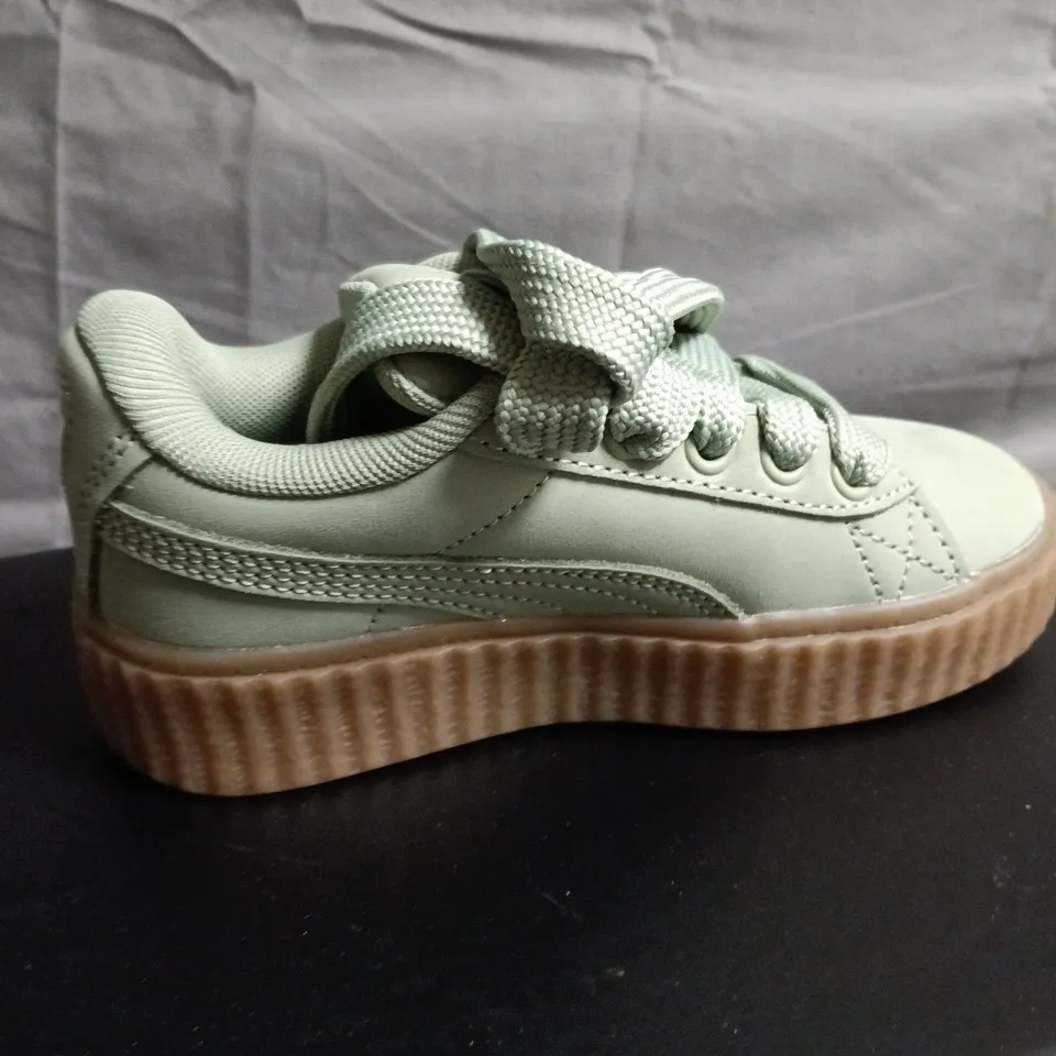 PUMA CREEPER PHATTY NUBUCK PS KIDS SHOES – GREEN FOG, GUM SOLE, UK 11
