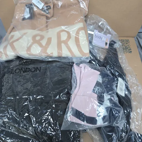 APPROXIMATELY 15 ASSORTED CLOTHING ITEMS IN VARIOUS SIZES, STYLES & COLOURS TO INCLUDE BRANDS SUCH AS QED LONDON, EMRECO, BODYFIT, ETC - COLLECTION ONLY