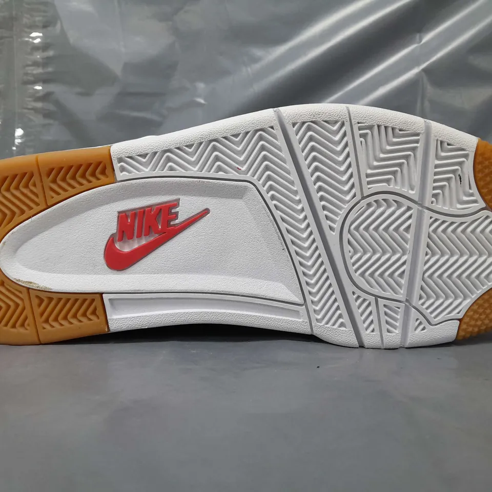 BOXED PAIR OF NIKE AIR JORDAN 4 RETRO SHOES IN SAIL/WHITE/GREEN UK SIZE 8