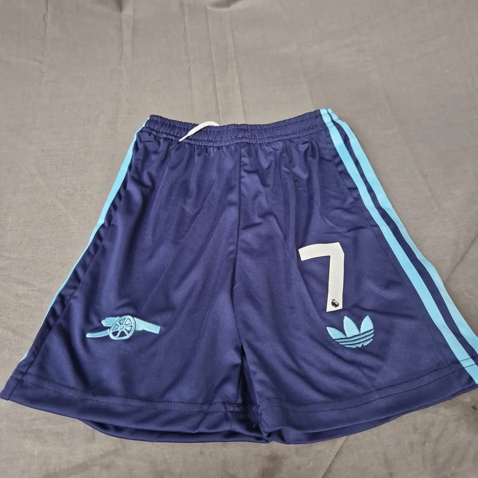 KIDS PERSONALISED ARSENAL FC AWAY JERSEY AND SHORTS - SAKA 7 - SIZE 22