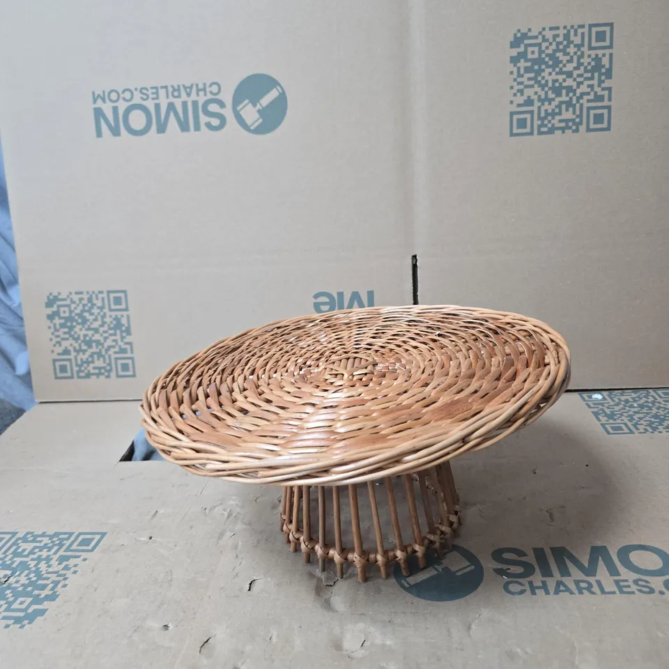 CAGE OF APPROXIMATELY 15 ASSORTED ITEMS TO INCLUDE: SMALL WICKER FOOD TABLE