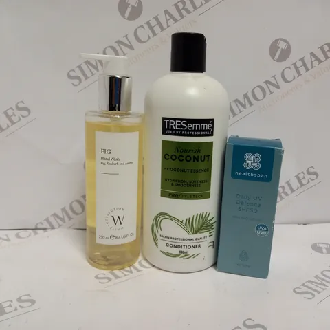 APPROXIMATELY 10 ASSORTED HEALTH AND BEAUTY PRODUCTS TO INCLUDE HEALTHSPAN DAILY UV DEFENCE SPF50, TRESEMME NOURISH COCONUT CONDITIONER, THE WHITE COLLECTION FIG HANDWASH 