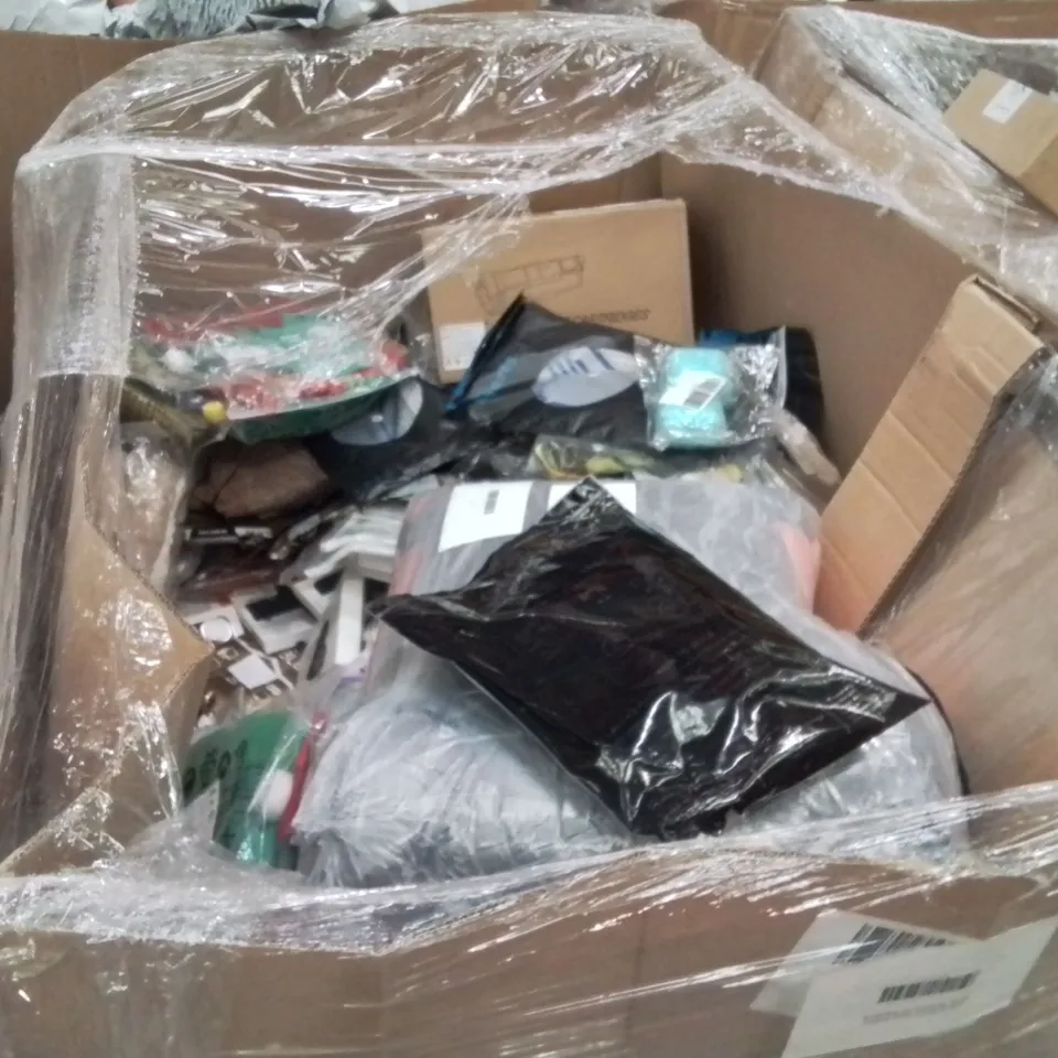 PALLET CONTAINING S LARGE QUANTITY OF IPHONE CASES,FASHION BOOTS,PET SUPPLIES TO INCLUDE;IPHONE CASE,INSOLES,HDMI CABLE
