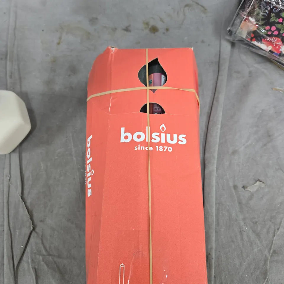 BOX OF APPROXIMATELY 15 ASSORTED ITEMS TO INCLUDE: 3KG WEIGHT AND BOLSIUS CANDLES