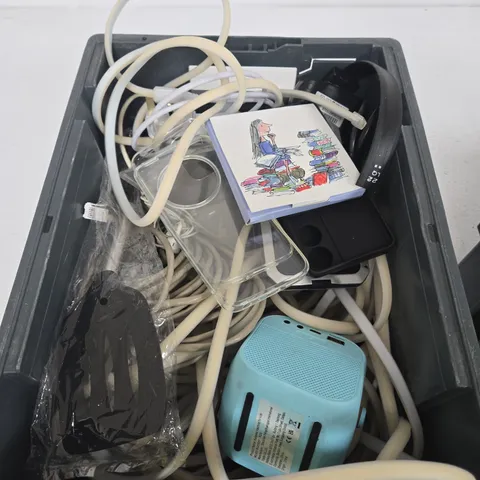 APPROXIMATELY 5 ASSORTED ELECTRICAL PRODUCTS TO INCLUDE LED LIGHT STRIP, SMARTPHONE PROTECTIVE CASE, MINI SPEAKER ETC