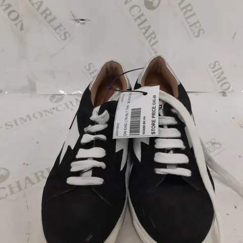 BOXED PAIR OF DUNE LONDON ENERGISED LIGHTNING BOLT TRAINERS IN BLACK/WHITE SIZE 4