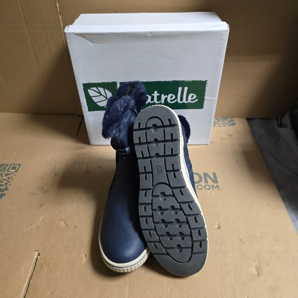 NATRELLE NAVY BLUE FAUX-FUR LINED ANKLE BOOT - UK SIZE 7