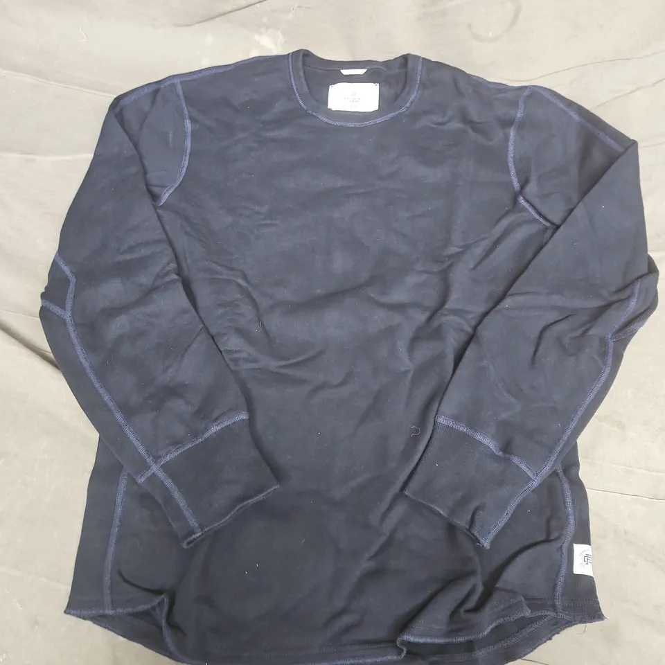 REIGNING CHAMP JUMPER IN NAVY - MEDIUM