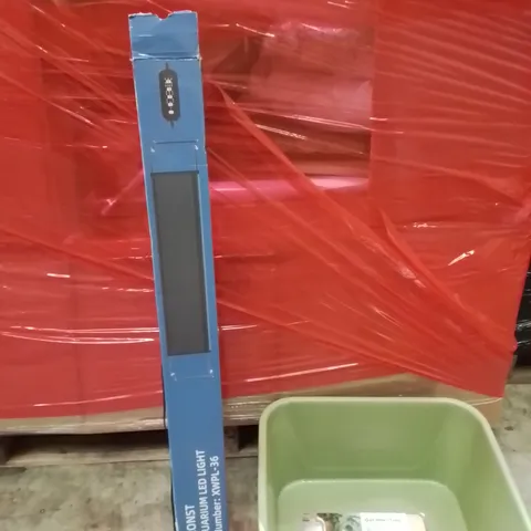 PALLET OF ASSORTED HOUSEHOLD GOODS AND PRODUCTS TO INCLUDE;CAT LITTER TRAY,LED AQUARIUM LIGHT