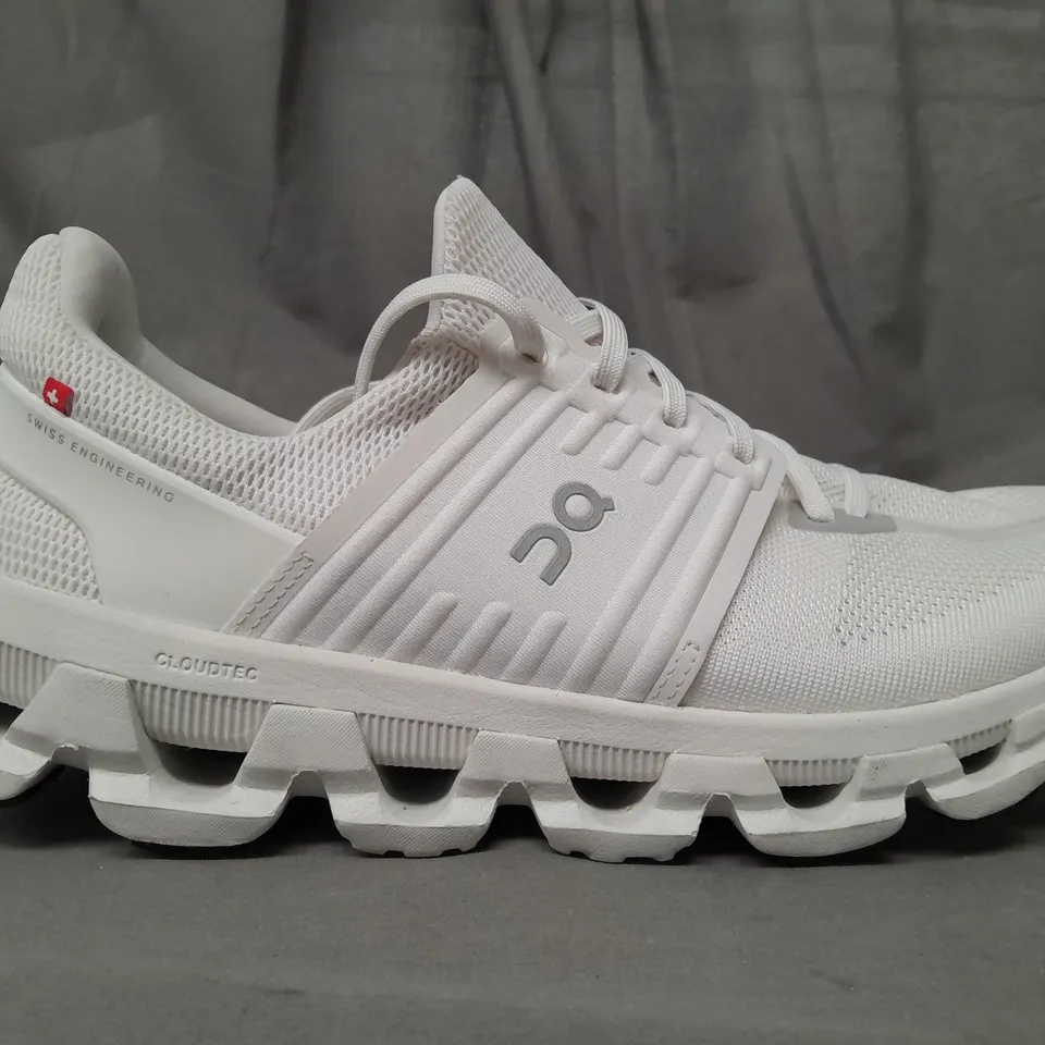 PAIR OF ON CLOUDSWIFT SHOES IN OFF-WHITE UK SIZE 9