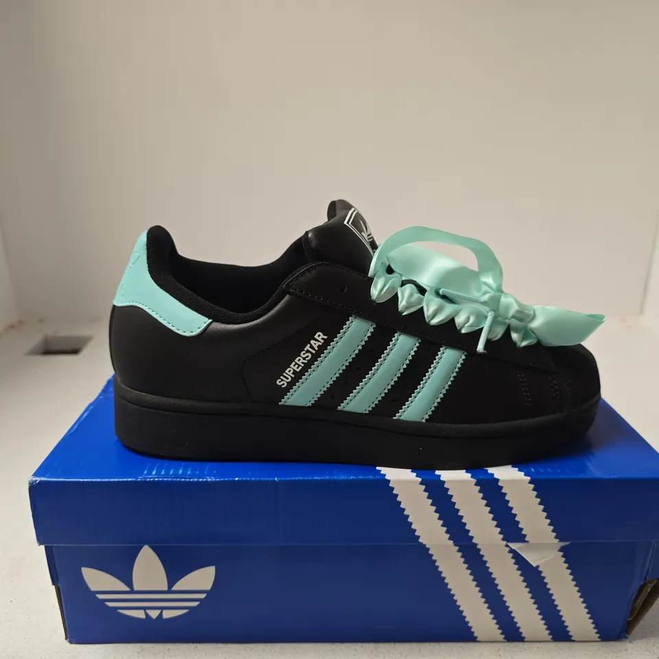 ADIDAS SUPERSTAR UK 7 TRAINERS BOXED