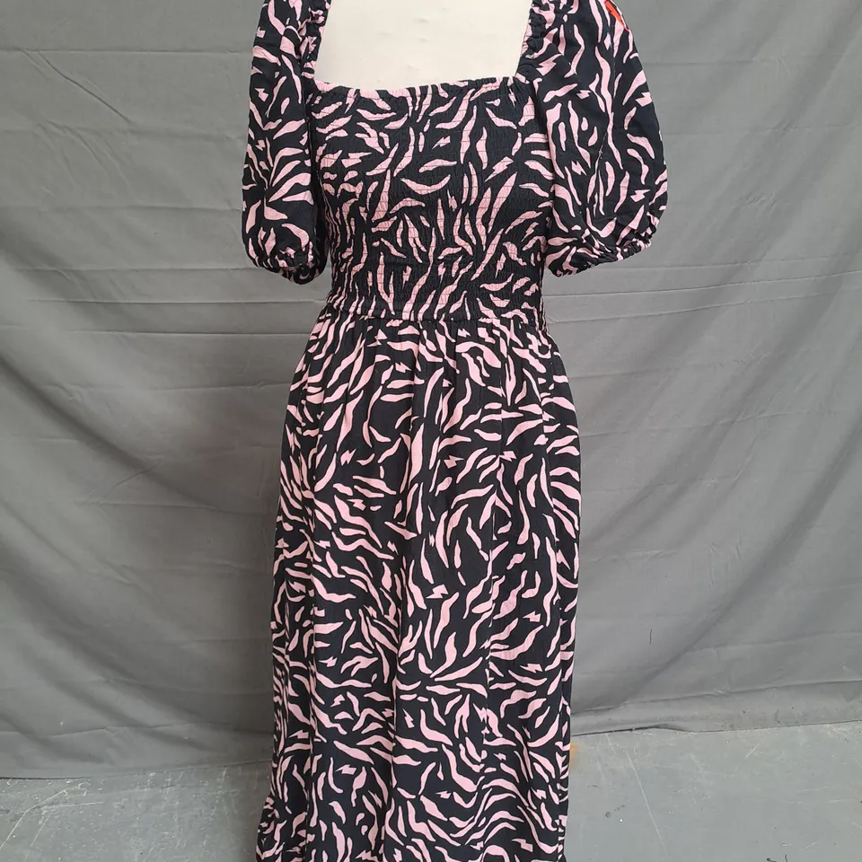 SCAMP & DUDE DRESS IN BLACK/PINK SIZE 8