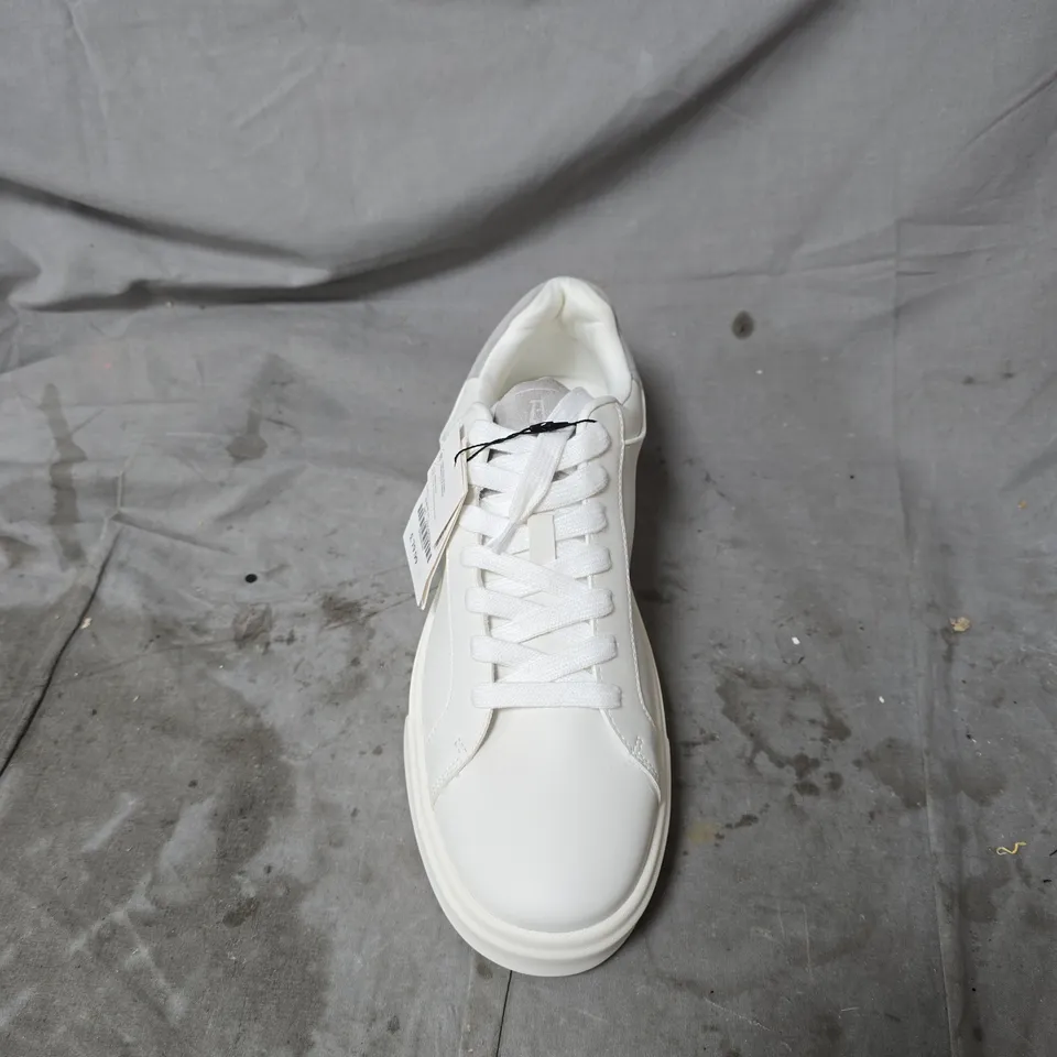 ZARA WHITE WITH GREY ACCENTS TRAINER, SIZE UK 12