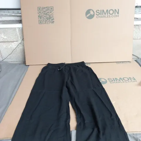HALARA WOMEN'S BLACK TROUSERS β M PETITE