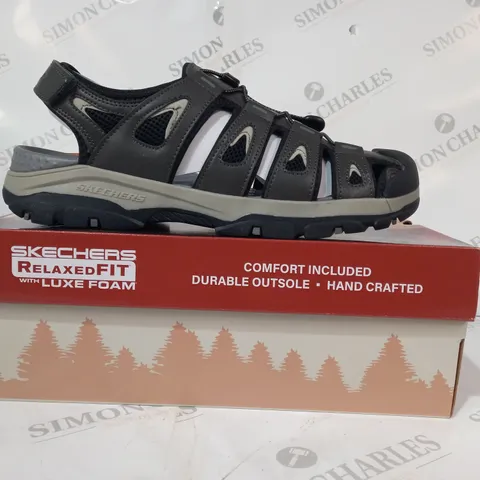 BOXED PAIR OF SKECHERS RELAXED FIT SANDALS IN GREY UK SIZE 12