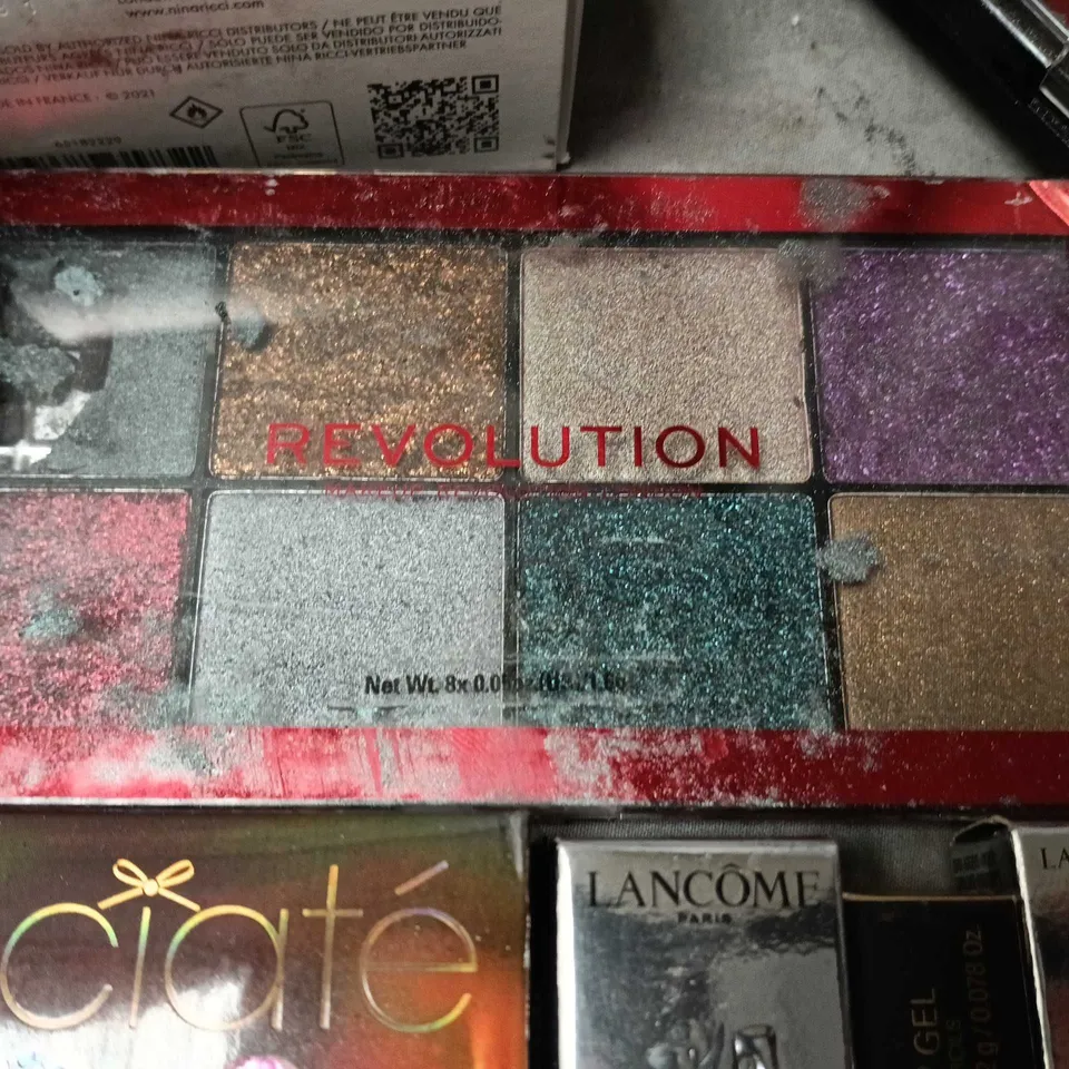 LOT OF ASSORTED FRAGRANCE AND BEAUTY ITEMS TO INCLUDE NINA RICCI, REVOLUTION AND CIATE