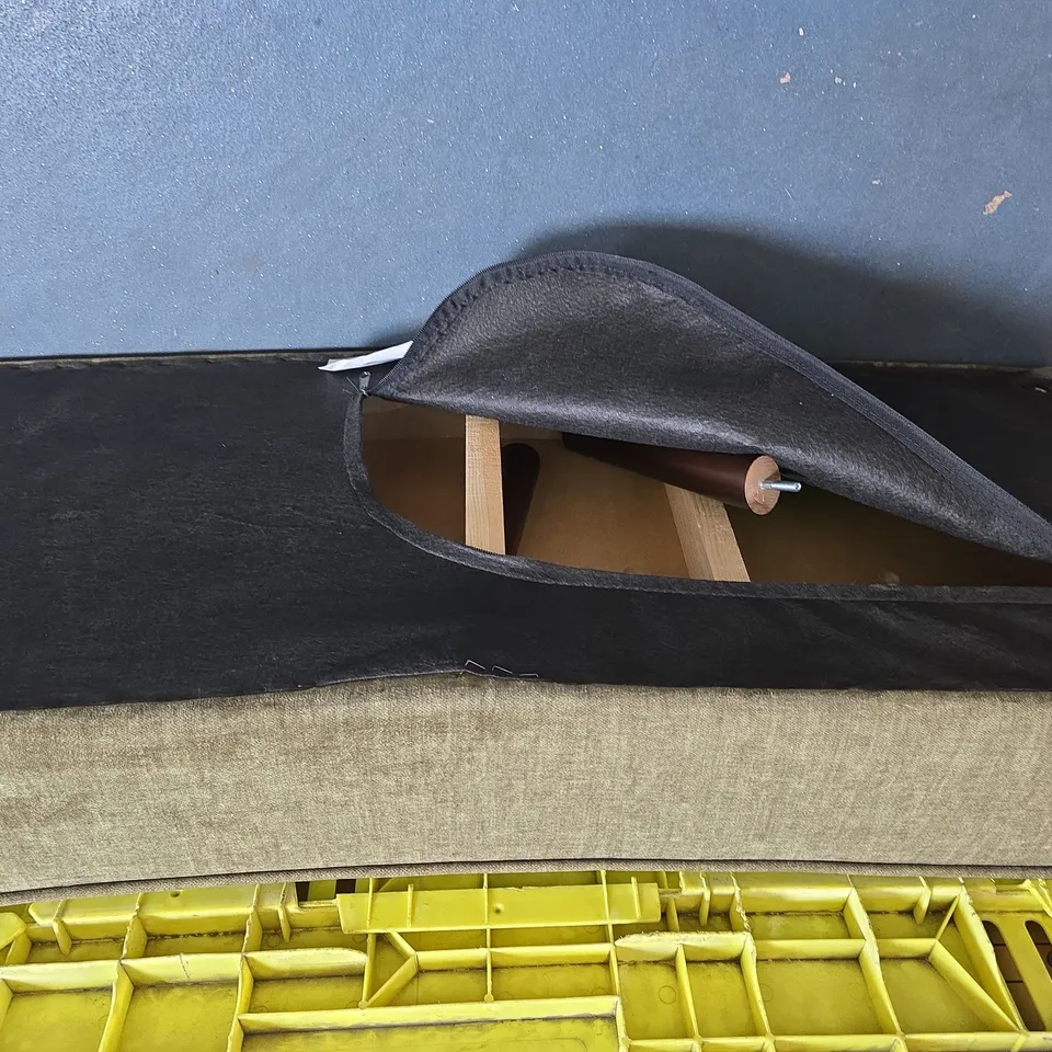 RECTANGULAR SEAT WITH LEGS - OLIVE