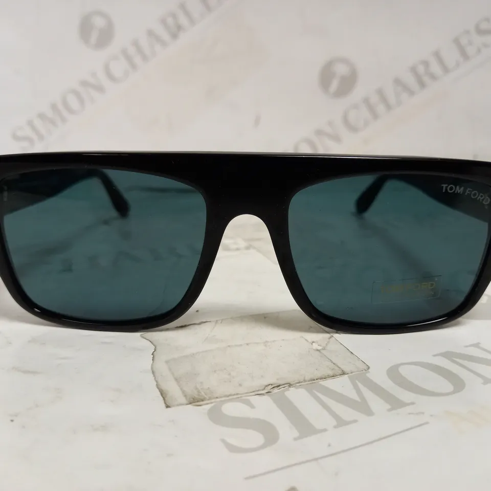 TOM FORD-STYLE SUNGLASSES