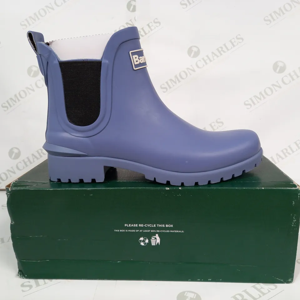 BOXED PAIR OF BARBOUR WILTON SHORT BOOTS IN BLUE UK SIZE 4