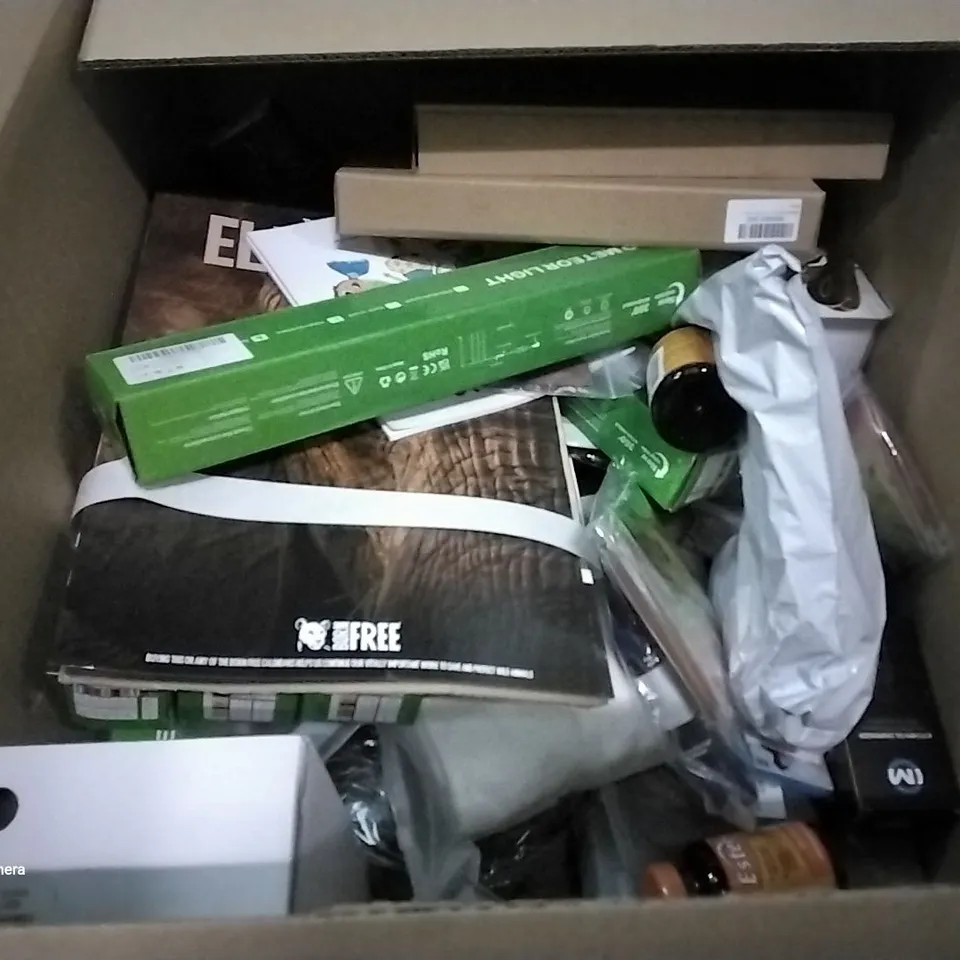 PALLET OF ASSORTED ITEMS INCLUDING BAMBOO BOOK STAND, LED METEOR LIGHT, 2022 ELEPHANT CALENDAR, CLEANING DUSTER, FOAM FILTERS, MOTION SICKNESS GLASSES