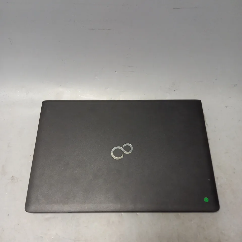 FUJITSU LIFEBOOK A555 LAPTOP IN BLACK
