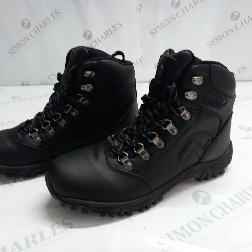 GELERT BLACK LEATHER WALKING BOOTS - UK 7