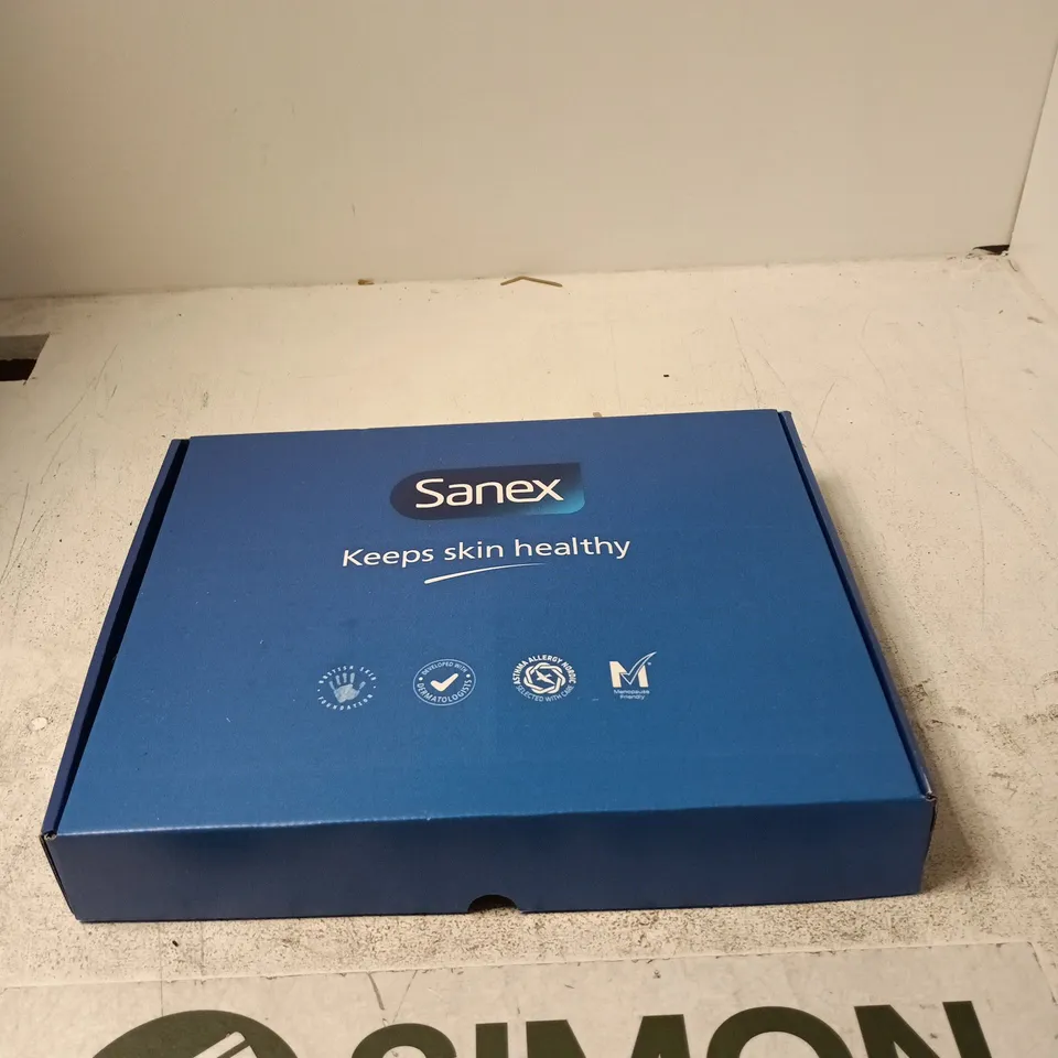 SANEX SKIN THERAPY GIFT SET – 2 X BOTTLES + 2 X ROLL-ON'S (BOXED)