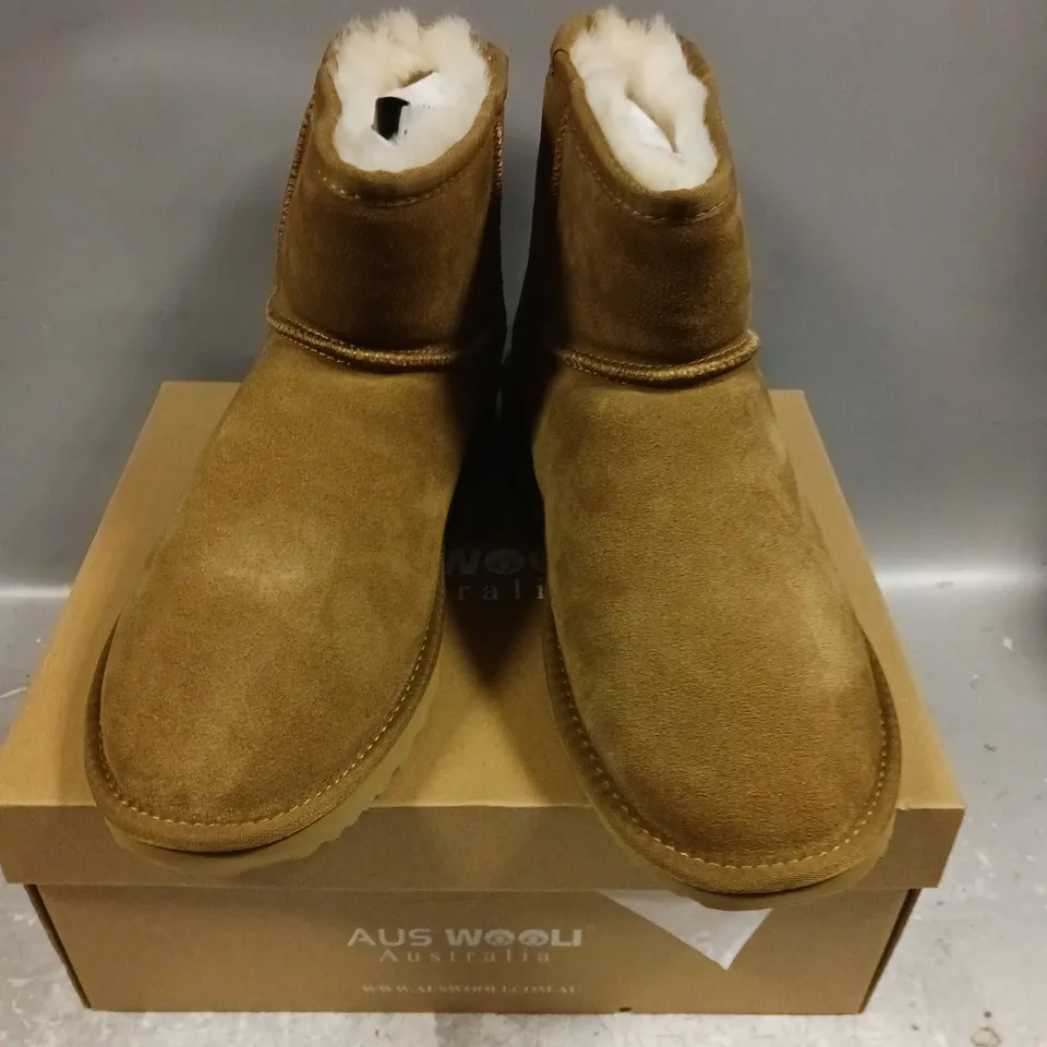 BOXED PAIR OF AUS WOOLI BONDI BOOTS IN CHESTNUT - 11