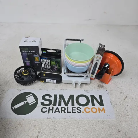 APPROXIMATELY 12 ASSORTED HOUSEHOLD ITEMS TO INCLUDEMINI FAN, ELECTRIC SHOCK MOSQUITO LAMP, SINKING FEEDER MONO, ETC