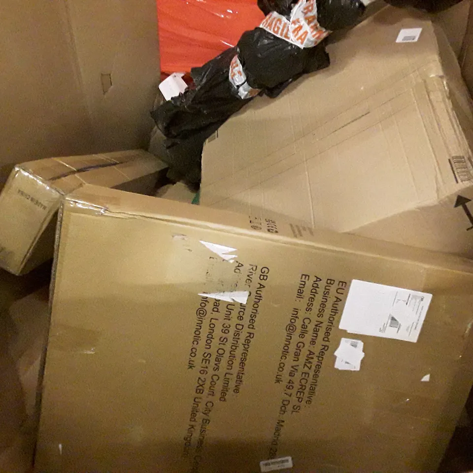 PALLET OF ASSORTED PRODUCTS INCLUDING SUITCASE, INSECT KILLER, SPLIT SLEEVING, AIR FRYER 